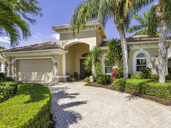 9005 One Putt Place, Port St. Lucie, FL 34986