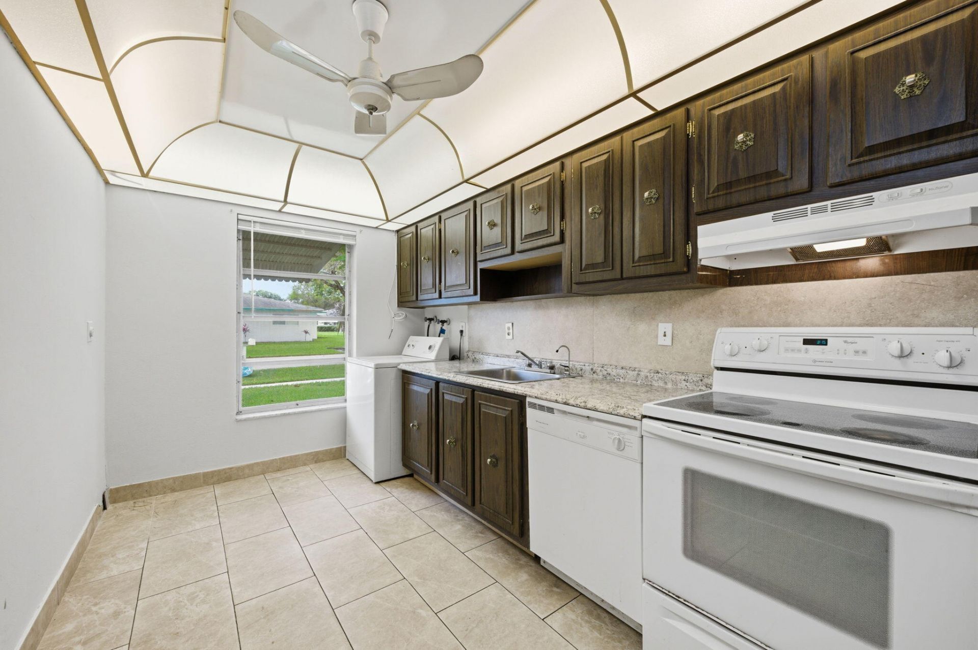 1043 NW 85th Avenue, Unit B-4, Plantation, FL 33322 Photo