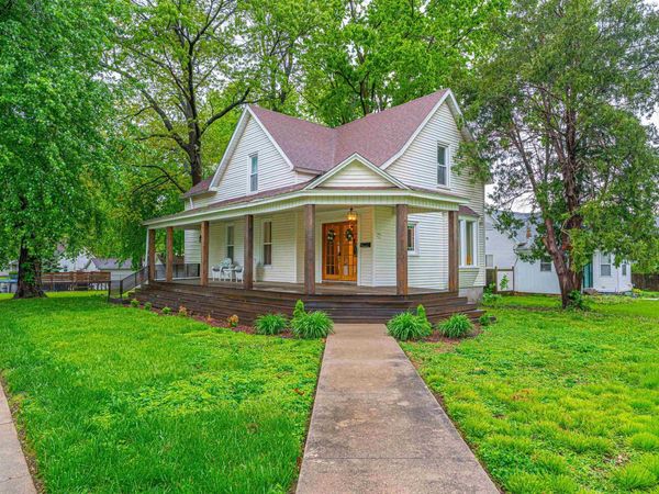 203 Oglesby Avenue, Lincoln, IL 62656