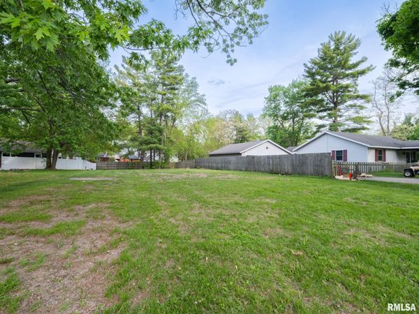 203 GUNION Avenue, Pekin, IL 61554