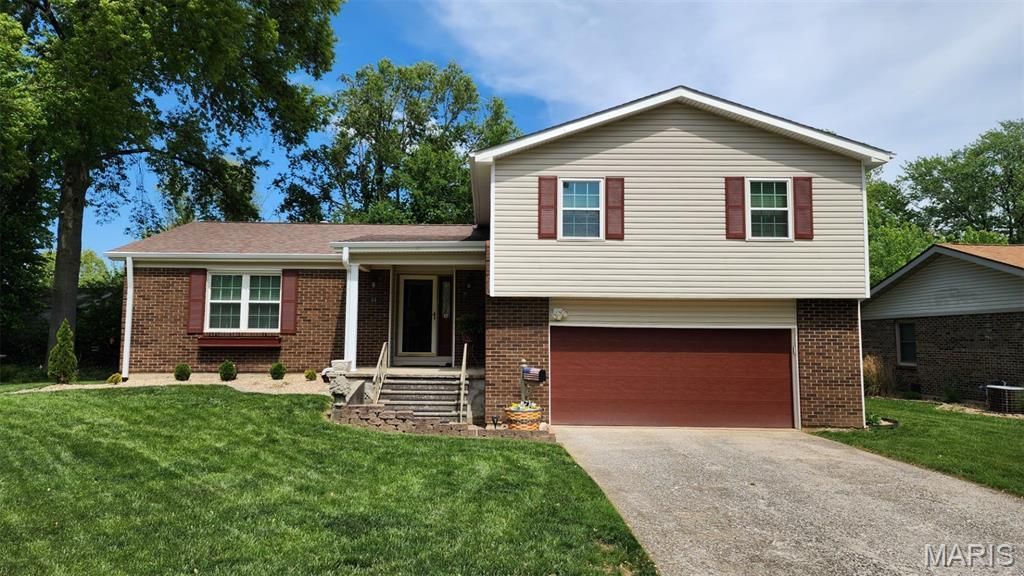 44 Belle Crest Drive, Belleville, IL 62221 Main Photo