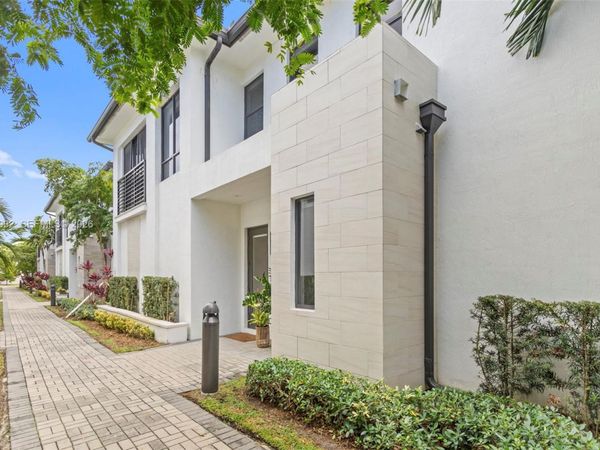 8249 NW 46th St , Doral, FL 33166