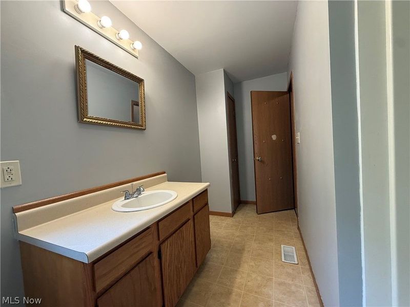 1305 Superior Avenue, Akron, OH 44307 Photo 11