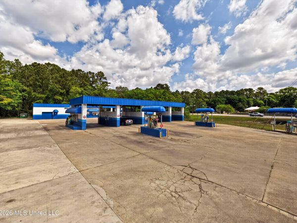 3901 Dolphin Drive, Gautier, MS 39553