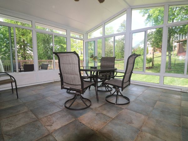 215 Crooked Creek Ln , Hendersonville, TN 37075