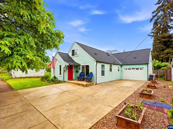 1050 SW Ellis St, Dallas, OR 97338
