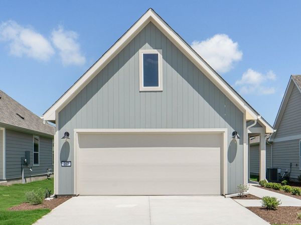 207 Smokestack LN, Georgetown, TX 78633
