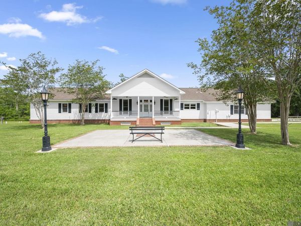 20605 Bretz Rd, Springfield, LA 70462