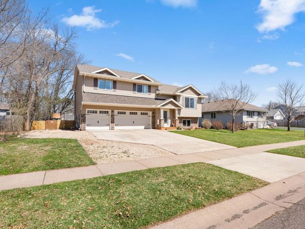 40251 Golden Way, North Branch, MN 55056