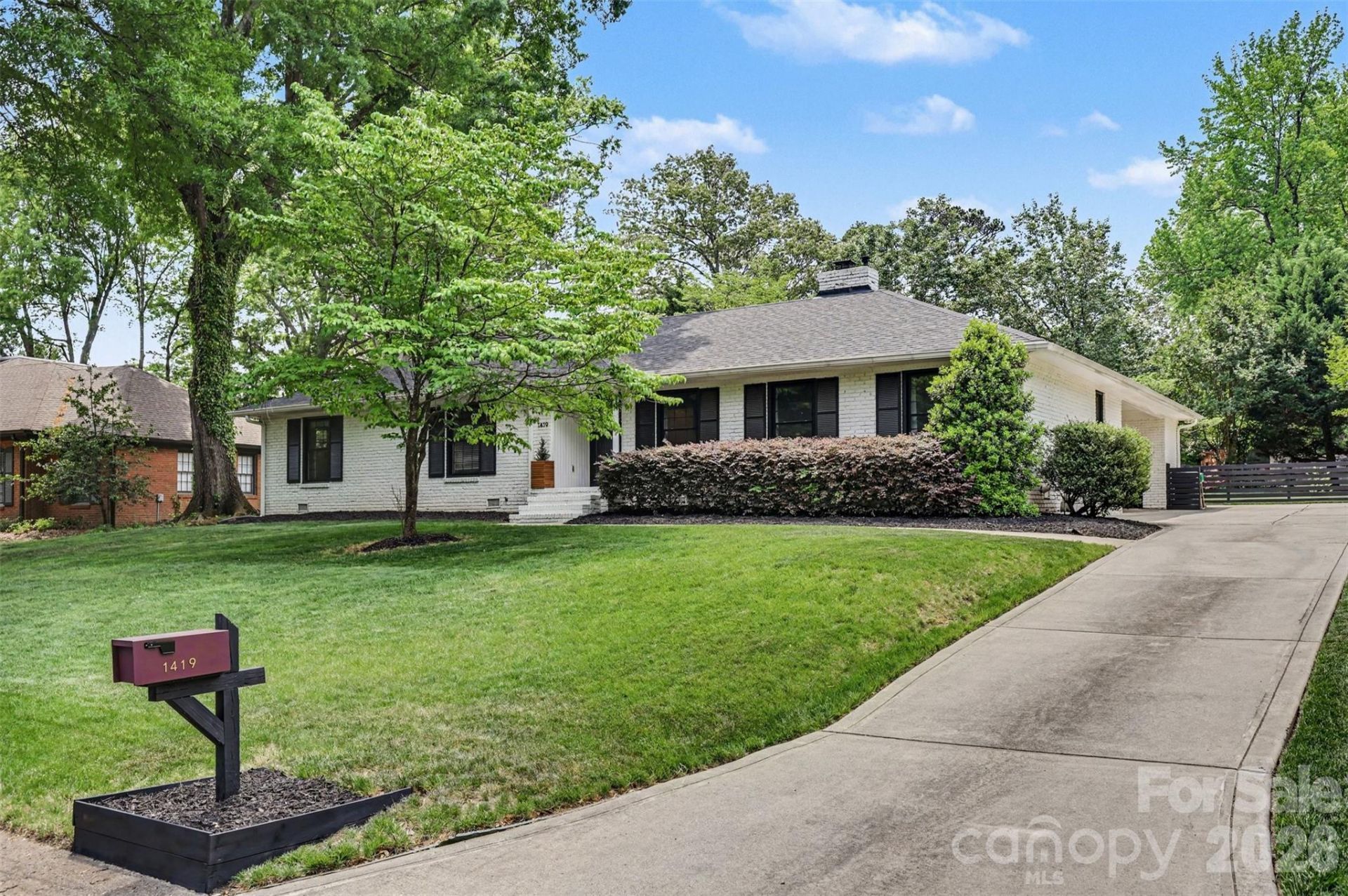 1419 Redcoat Drive, Charlotte, NC 28211 Main Photo