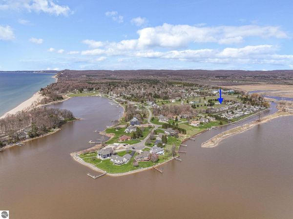 16890 Valley Wood Court, Arcadia, MI 49613