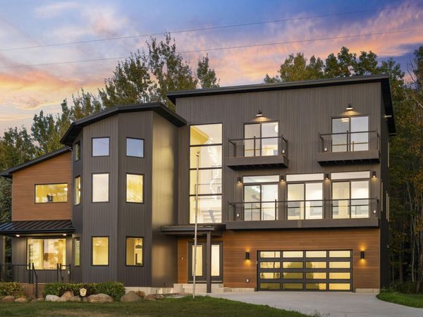 10191 Peninsula Drive, Traverse City, MI 49686