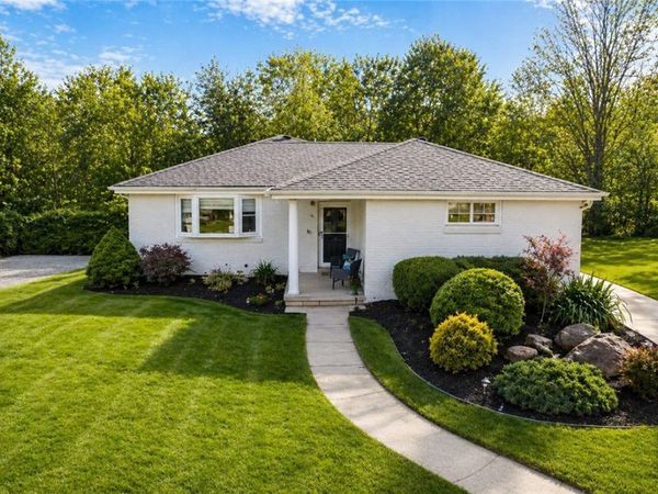 9513 Saratoga Dr , Pittsburgh, PA 15237