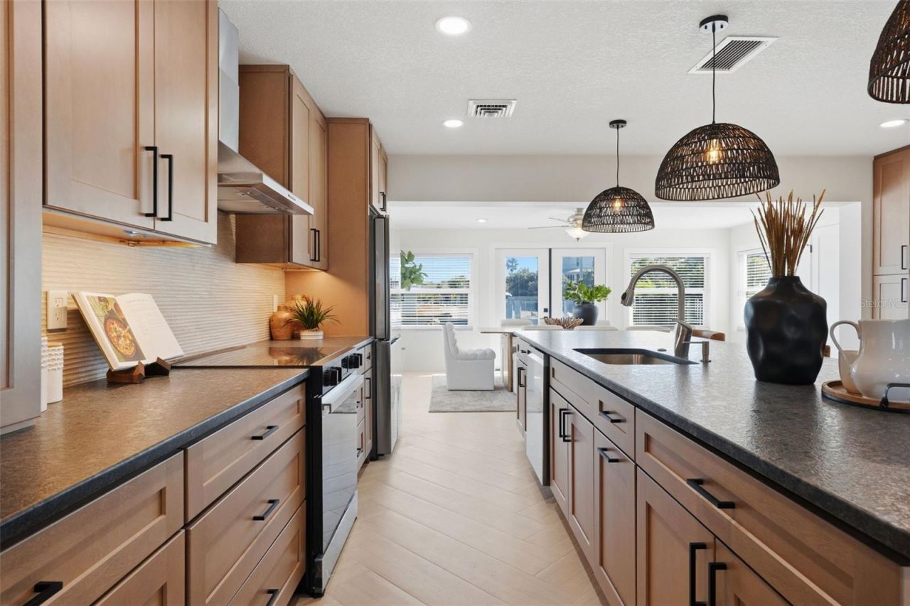 501 65th Street , Holmes Beach, FL 34217 Photo