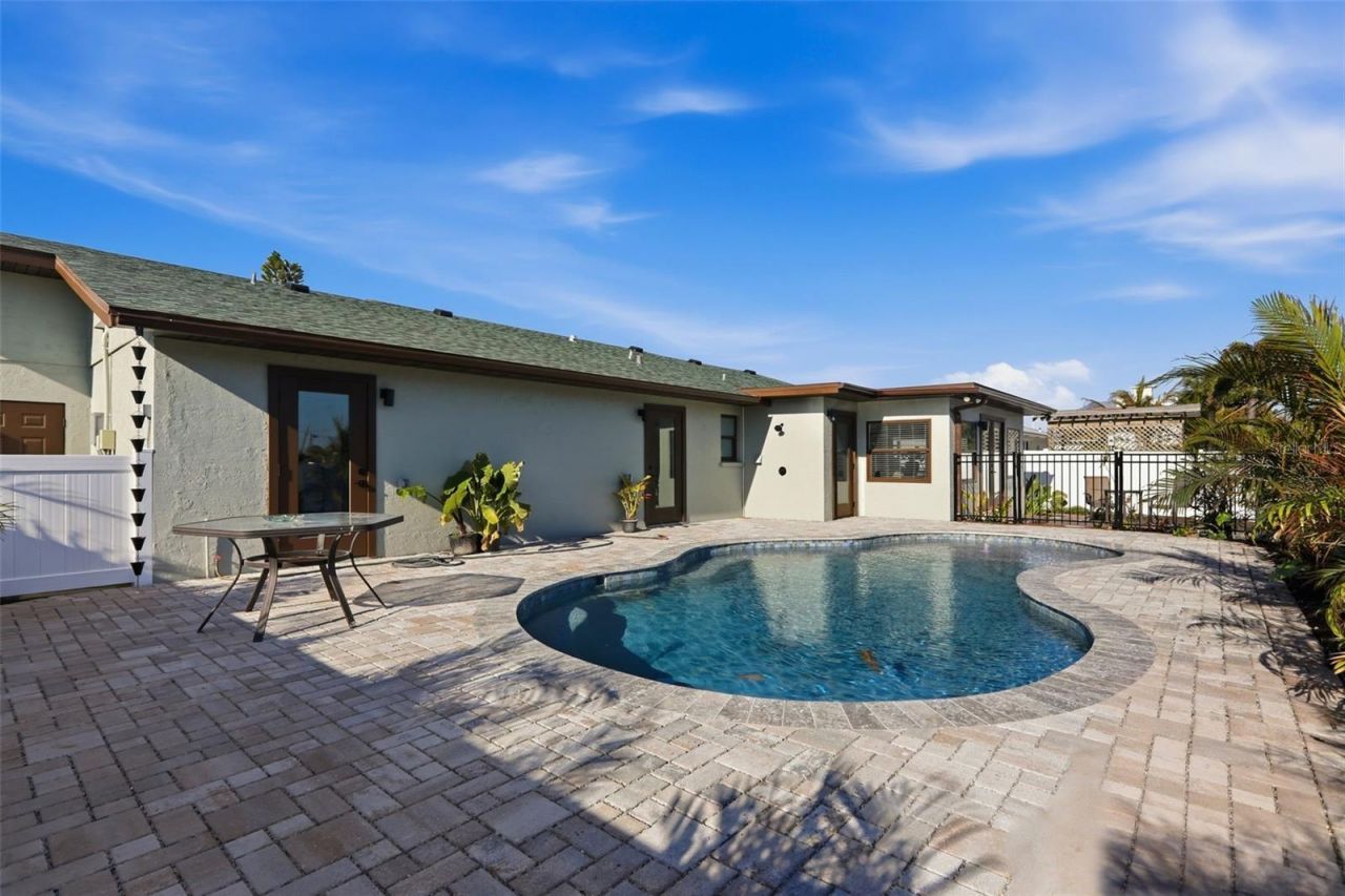 501 65th Street , Holmes Beach, FL 34217 Photo