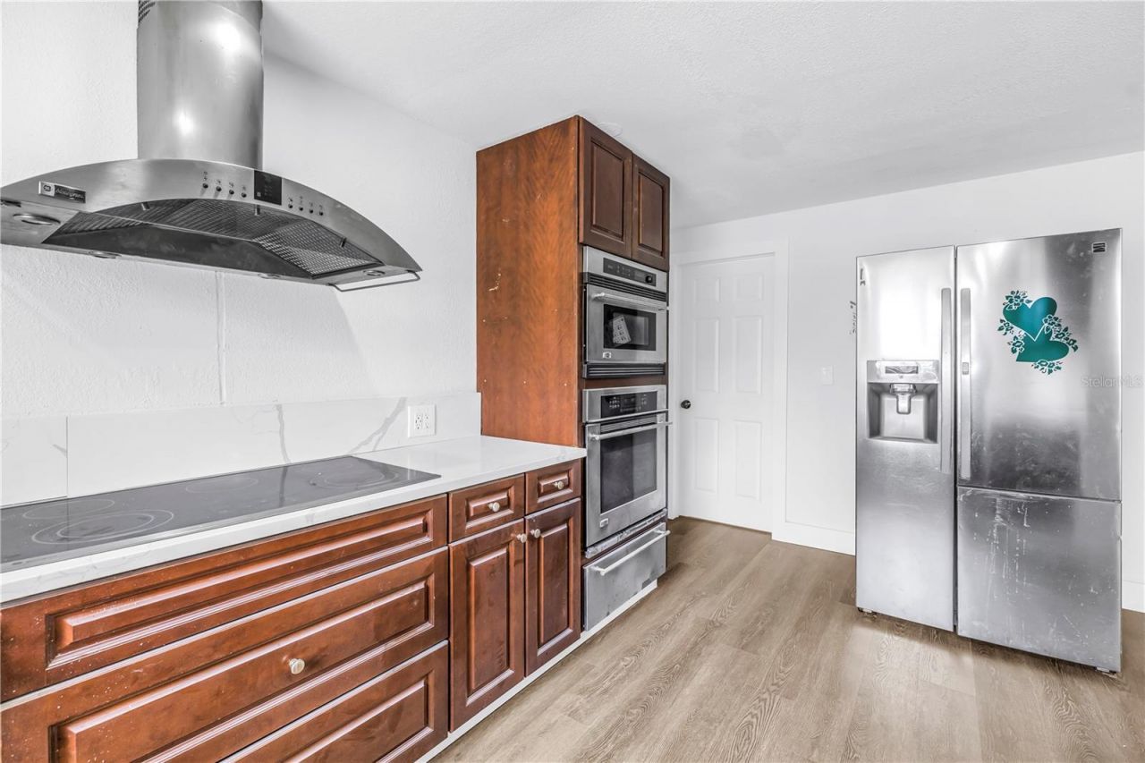 110 NE Monroe Circle N, Unit 1, Saint Petersburg, FL 33702 Photo