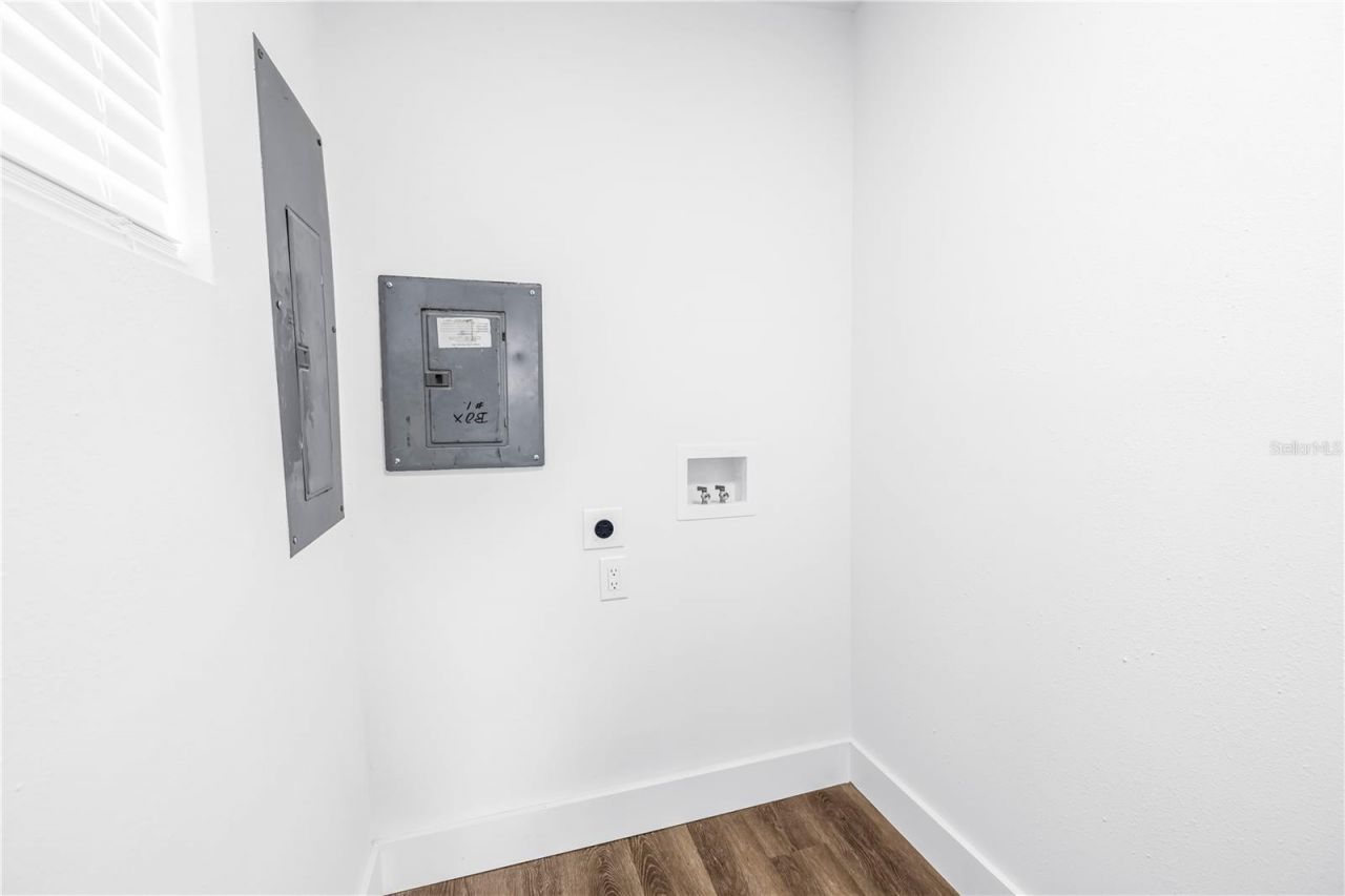 110 NE Monroe Circle N, Unit 1, Saint Petersburg, FL 33702 Photo