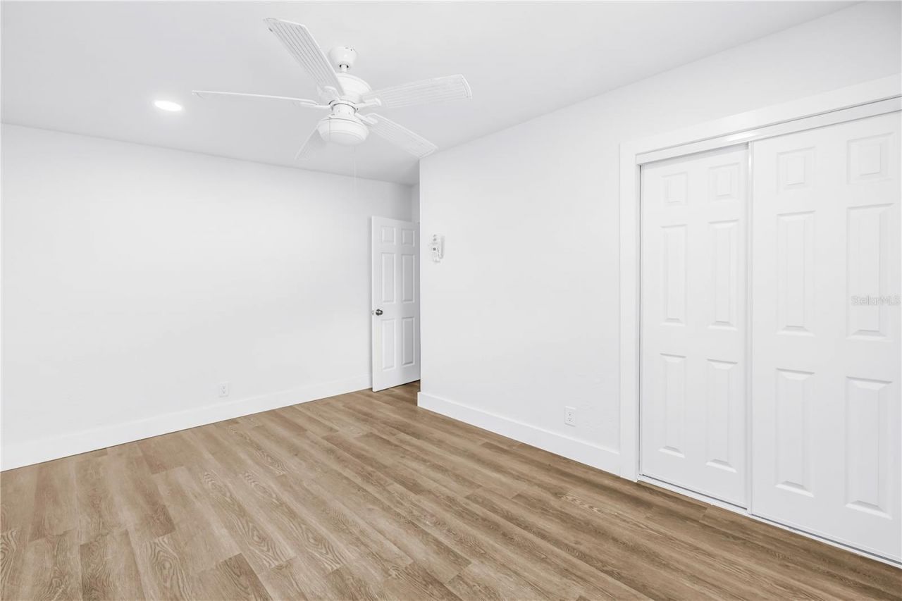 110 NE Monroe Circle N, Unit 1, Saint Petersburg, FL 33702 Photo