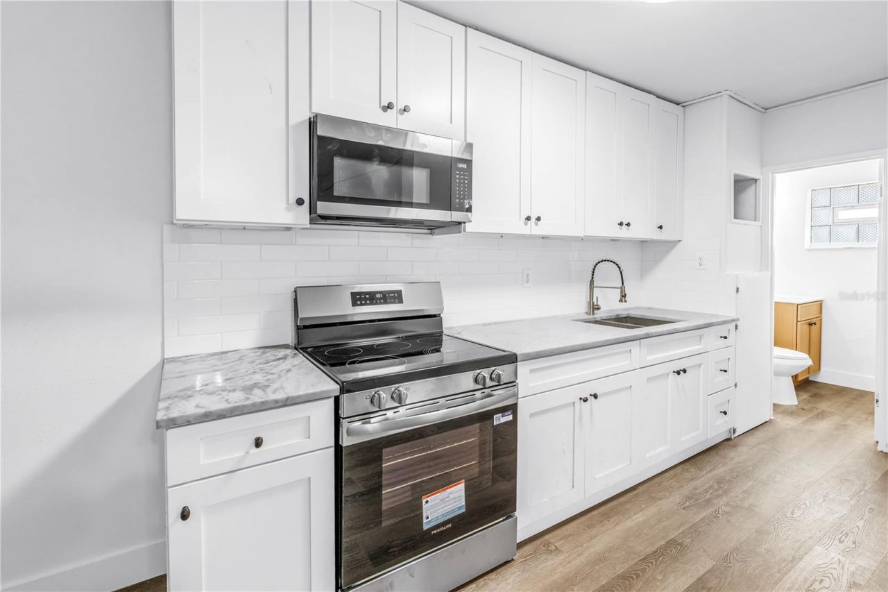 110 NE Monroe Circle N, Unit 1, Saint Petersburg, FL 33702 Photo