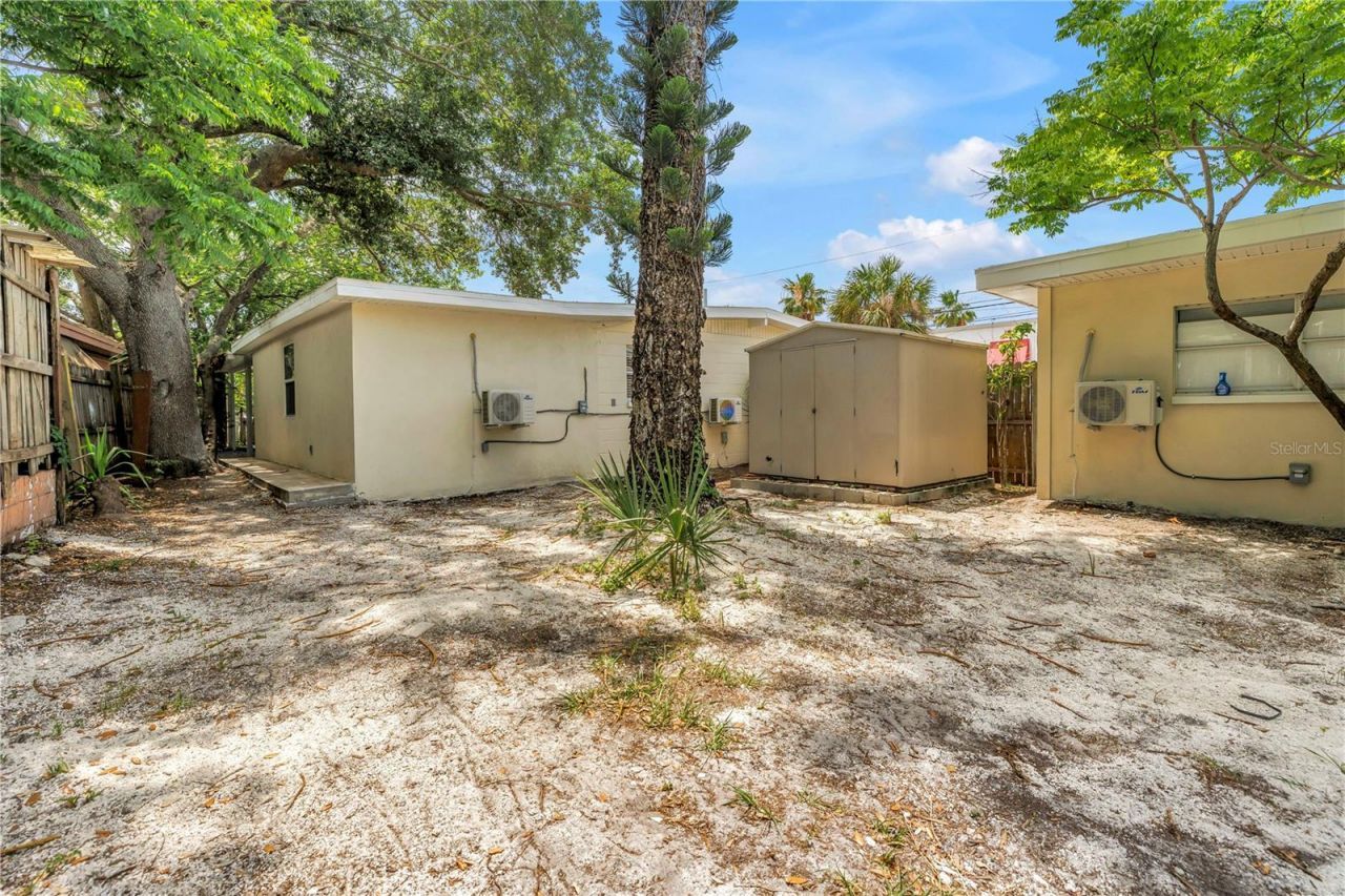 110 NE Monroe Circle N, Unit 1, Saint Petersburg, FL 33702 Photo
