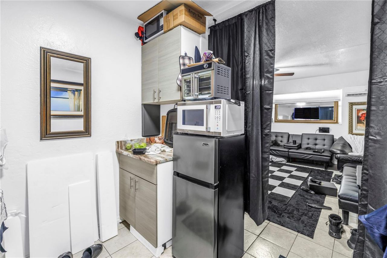 110 NE Monroe Circle N, Unit 1, Saint Petersburg, FL 33702 Photo