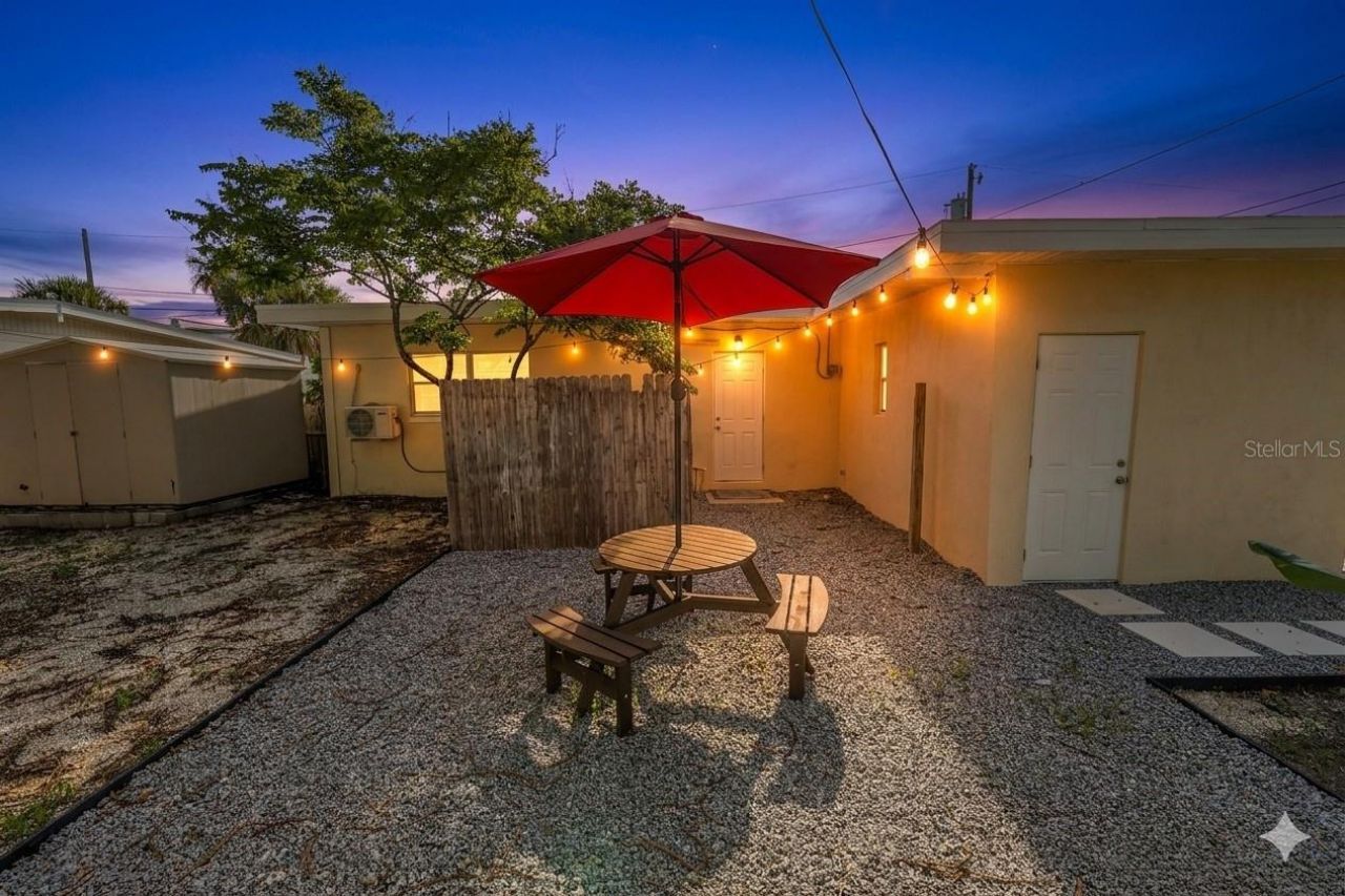 110 NE Monroe Circle N, Unit 1, Saint Petersburg, FL 33702 Photo