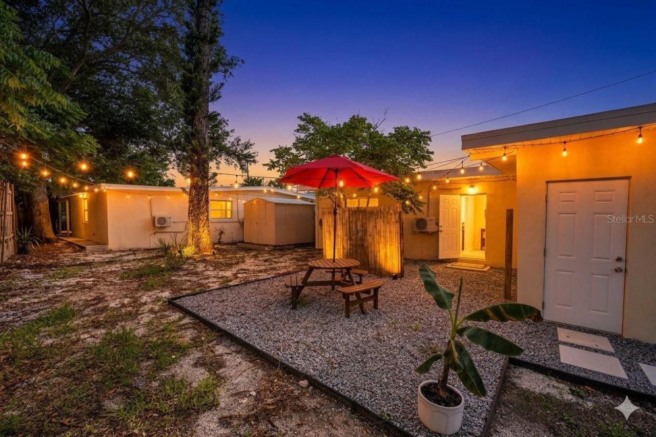 110 NE Monroe Circle N, Unit 1, Saint Petersburg, FL 33702 Photo