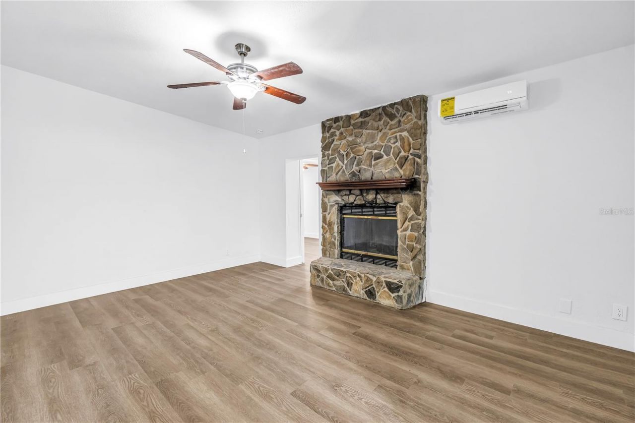 110 NE Monroe Circle N, Unit 1, Saint Petersburg, FL 33702 Photo