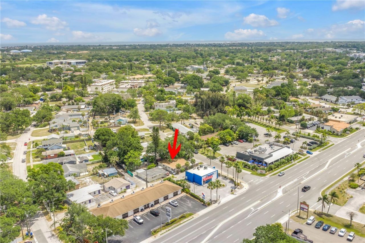 110 NE Monroe Circle N, Unit 1, Saint Petersburg, FL 33702 Photo