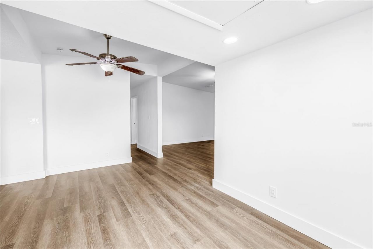 110 NE Monroe Circle N, Unit 1, Saint Petersburg, FL 33702 Photo