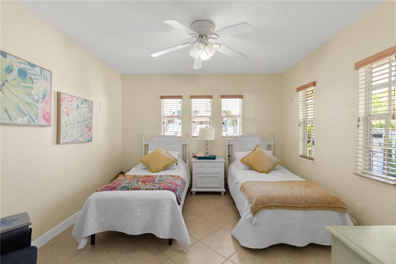 7860 Holiday Drive, Sarasota, FL 34231 Photo