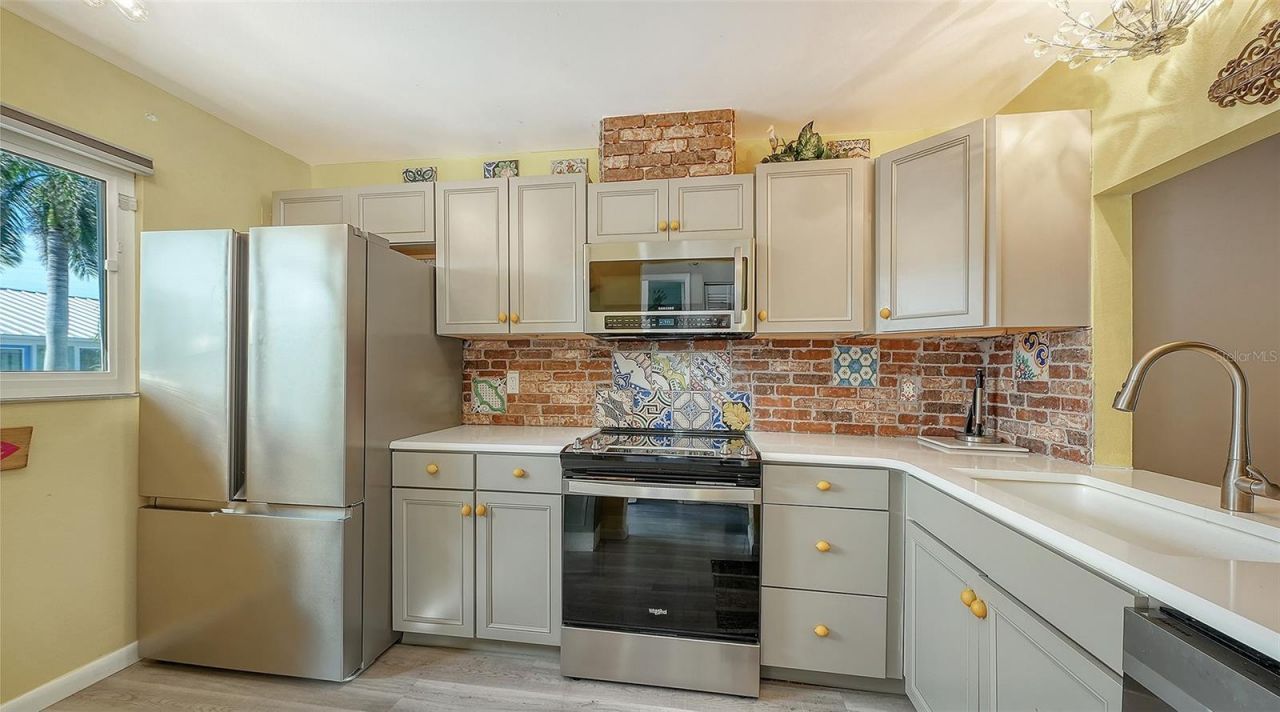 6921 Holmes Boulevard, Holmes Beach, FL 34217 Photo