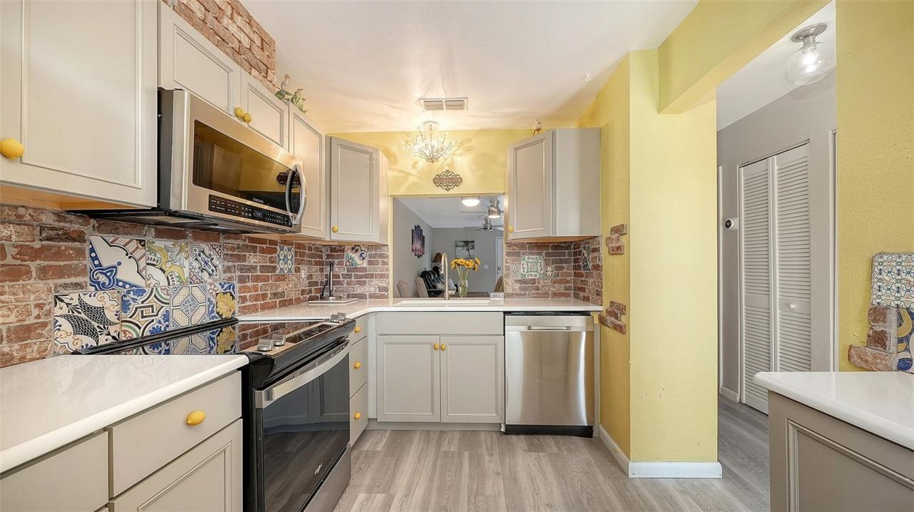 6921 Holmes Boulevard, Holmes Beach, FL 34217 Photo