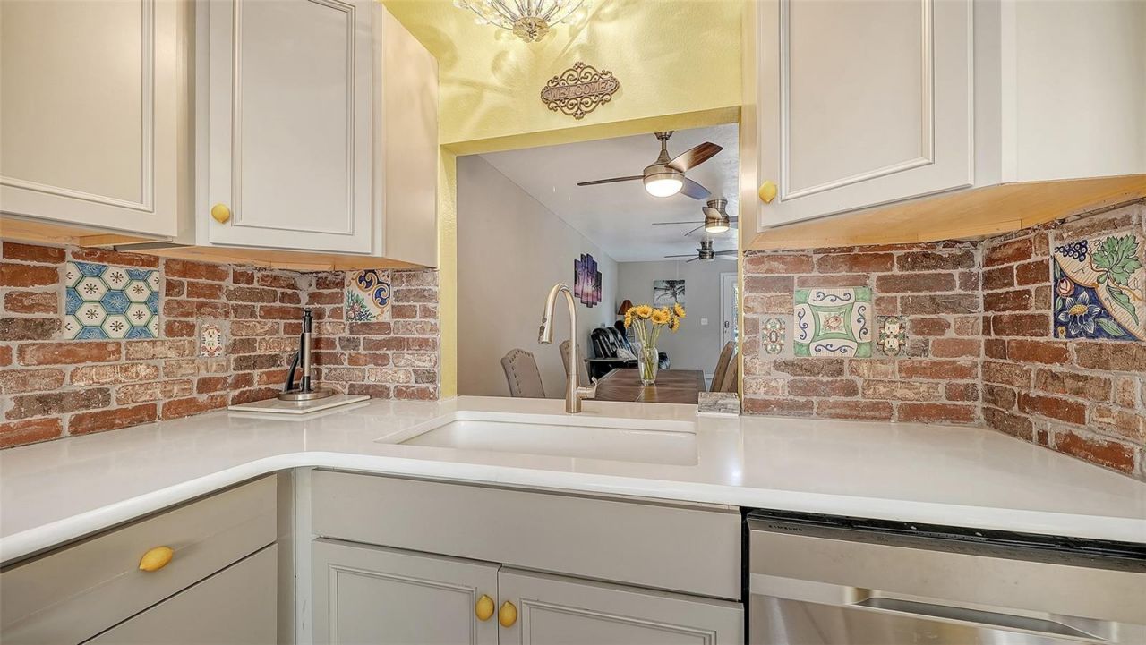 6921 Holmes Boulevard, Holmes Beach, FL 34217 Photo