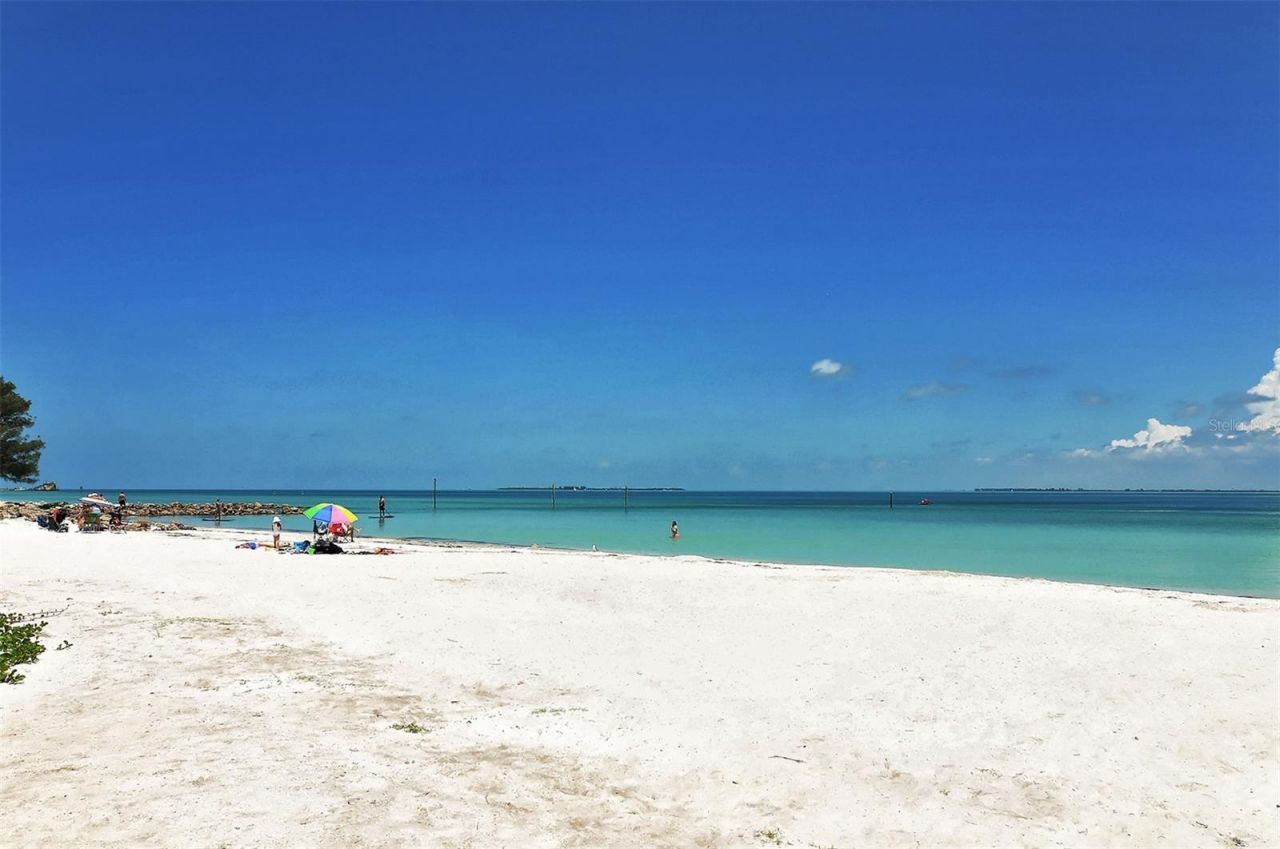 6921 Holmes Boulevard, Holmes Beach, FL 34217 Photo