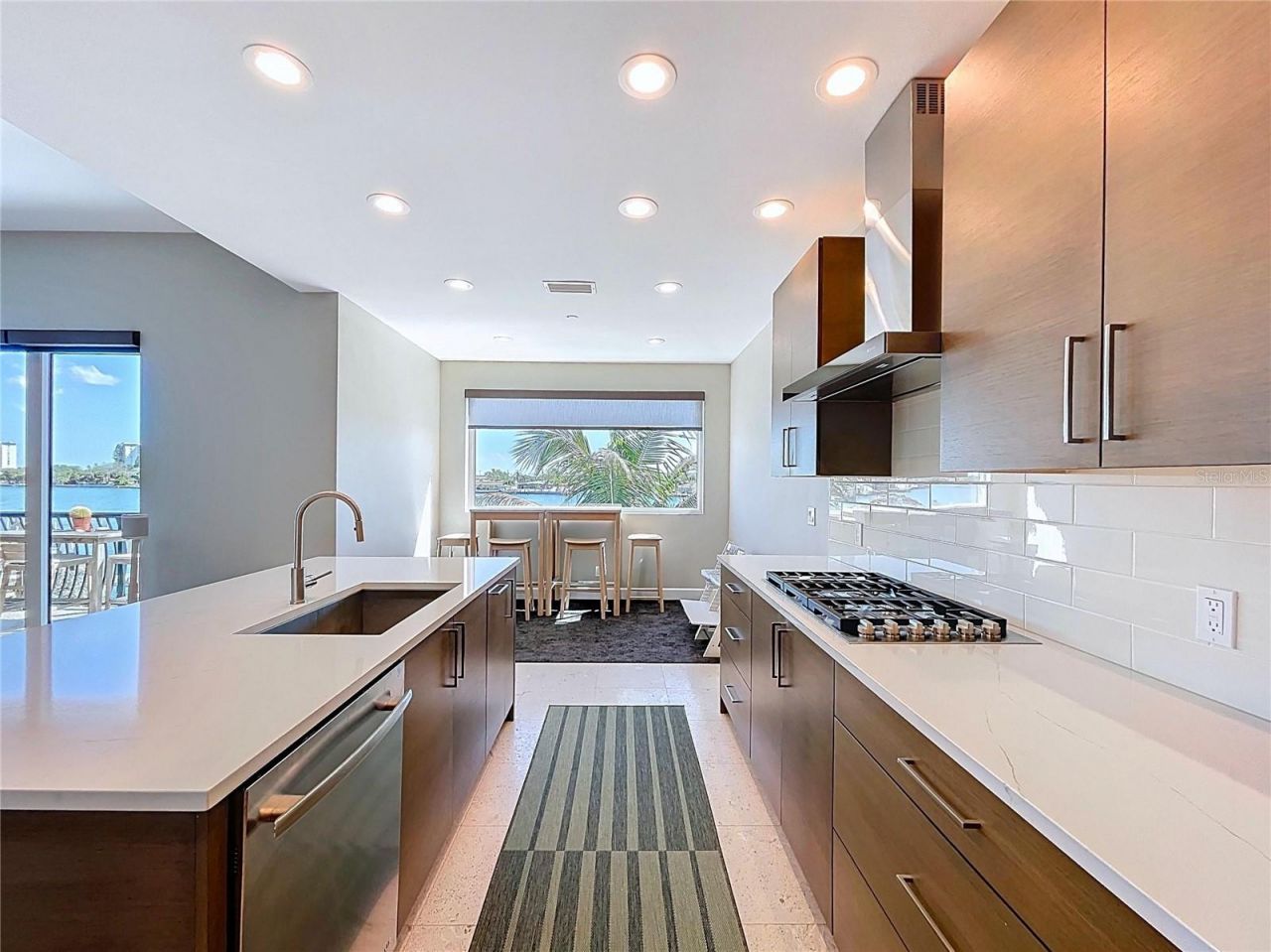 306 Bay Plz, Treasure Island, FL 33706 Photo
