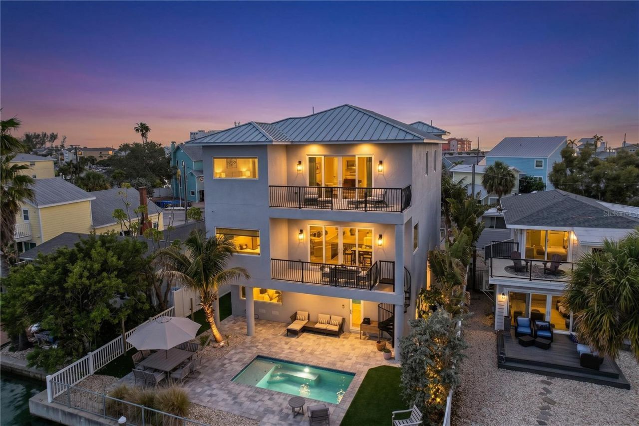 306 Bay Plz, Treasure Island, FL 33706 Photo