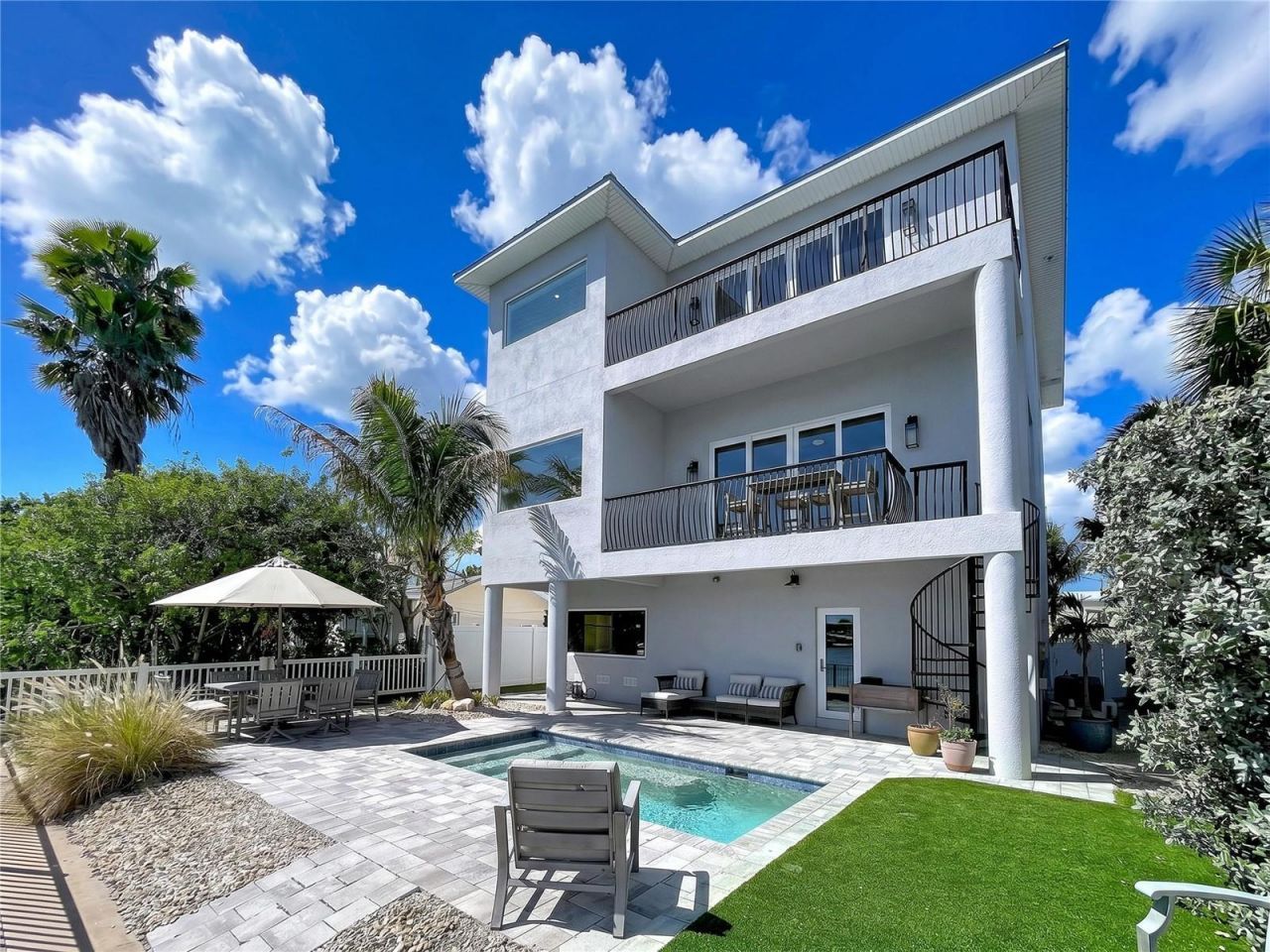 306 Bay Plz, Treasure Island, FL 33706 Photo
