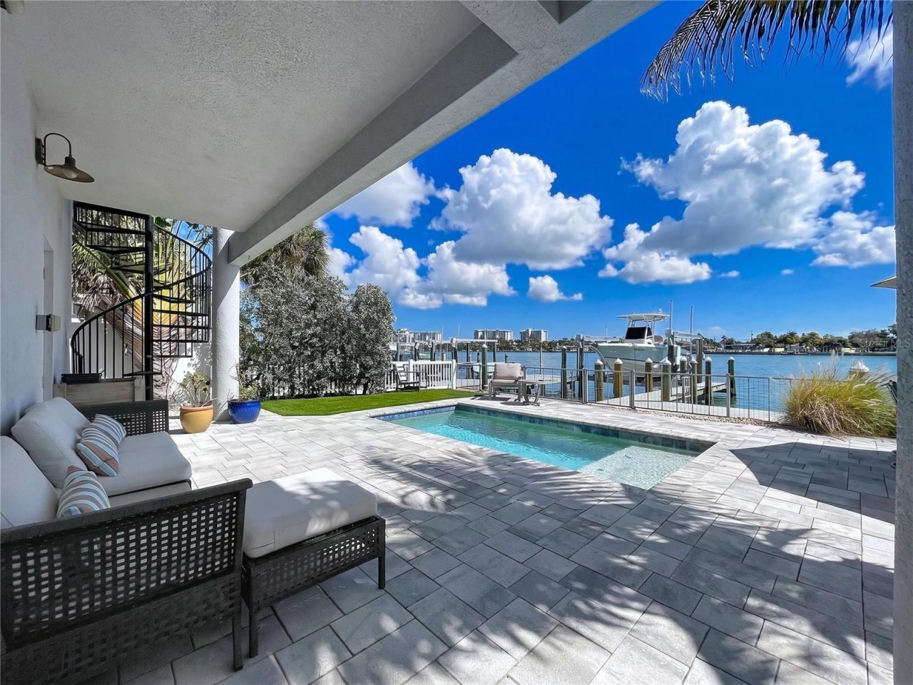 306 Bay Plz, Treasure Island, FL 33706 Photo