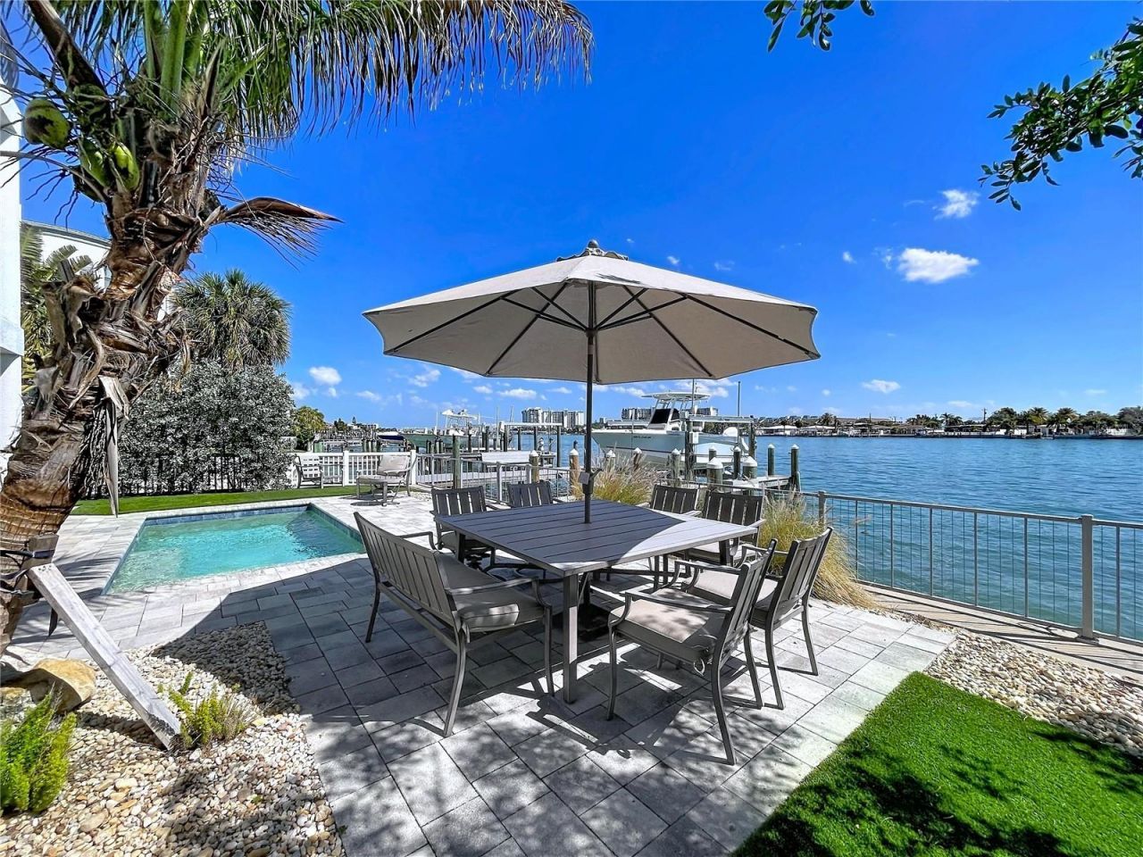 306 Bay Plz, Treasure Island, FL 33706 Photo