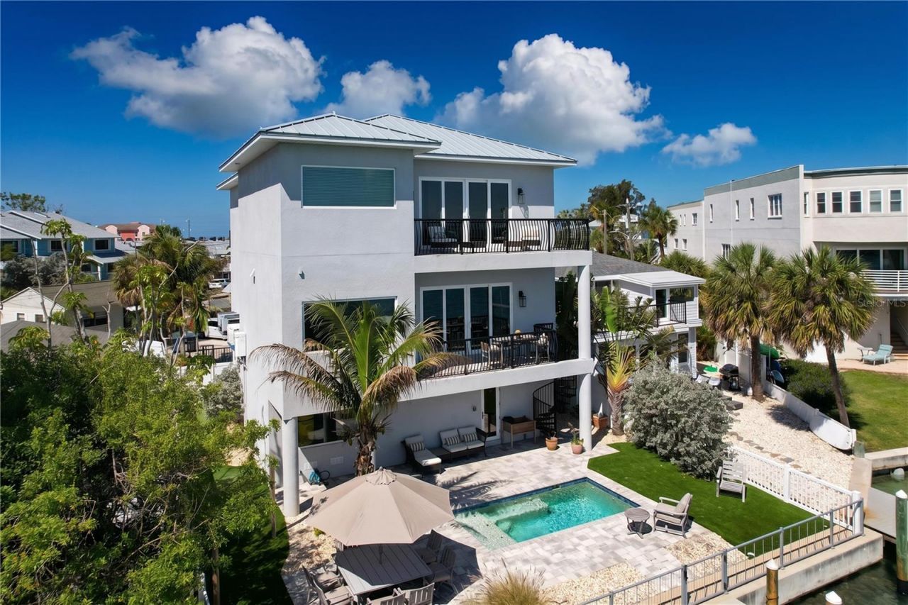 306 Bay Plz, Treasure Island, FL 33706 Photo