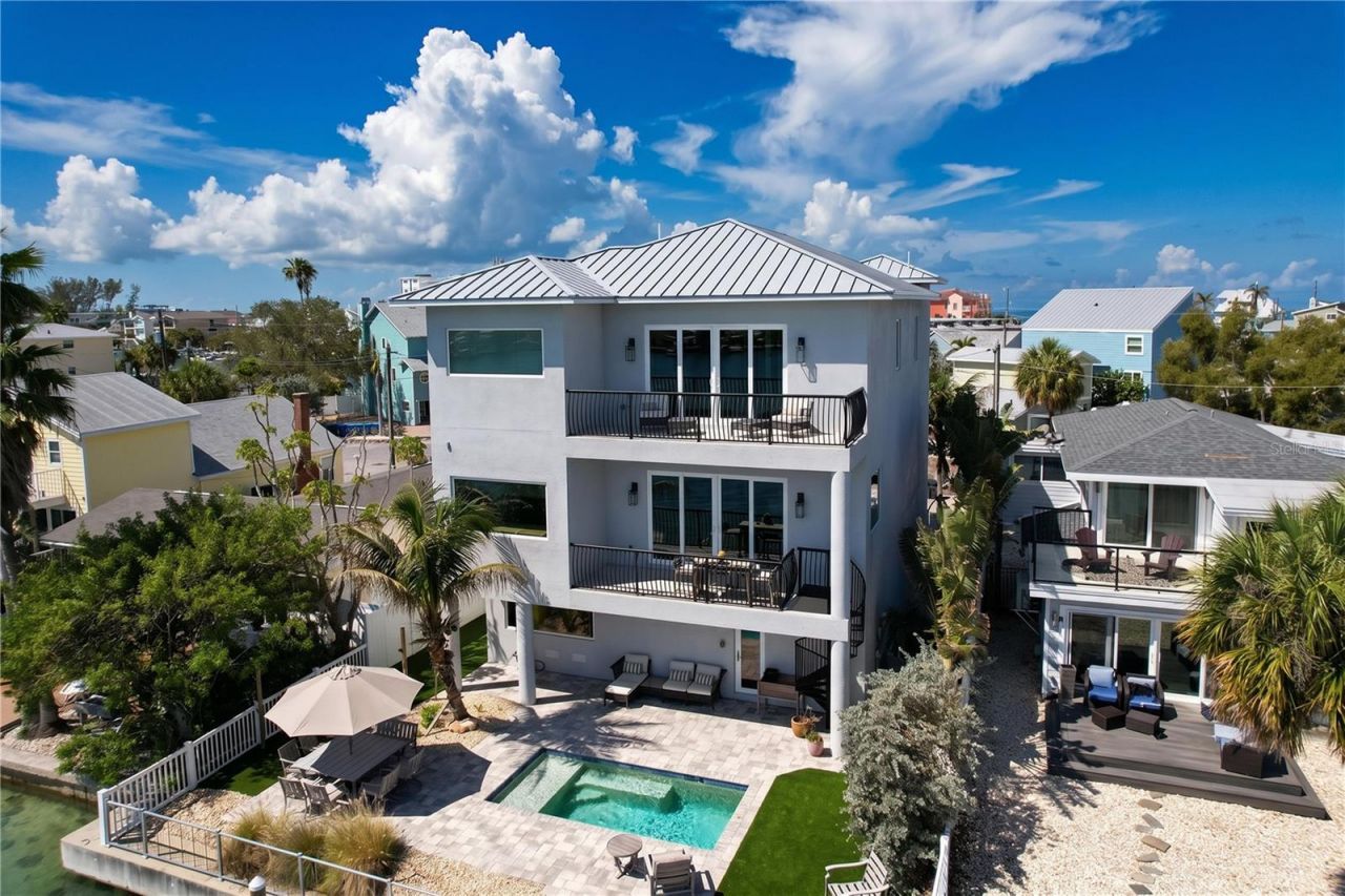 306 Bay Plz, Treasure Island, FL 33706 Photo