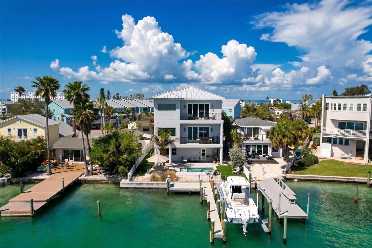 306 Bay Plz, Treasure Island, FL 33706 Photo