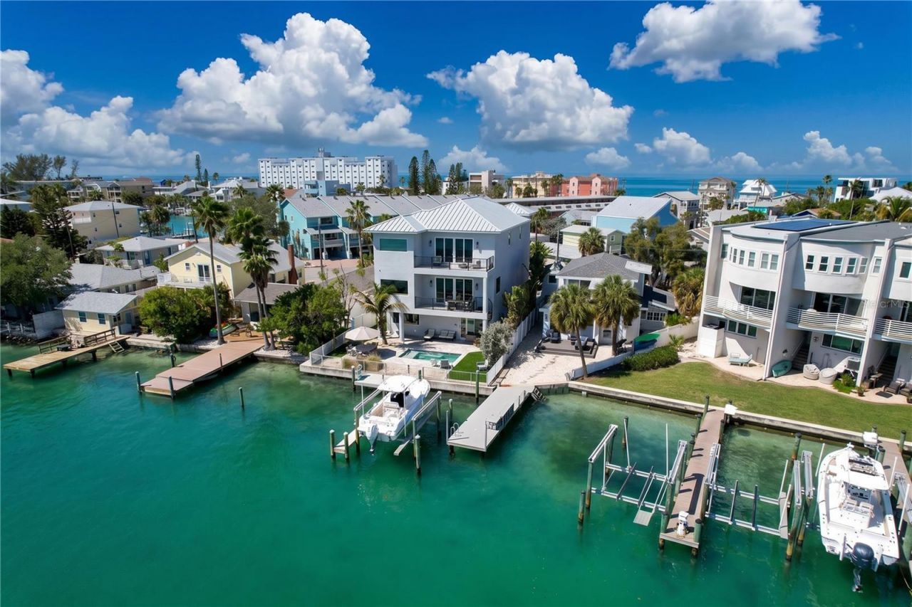 306 Bay Plz, Treasure Island, FL 33706 Photo