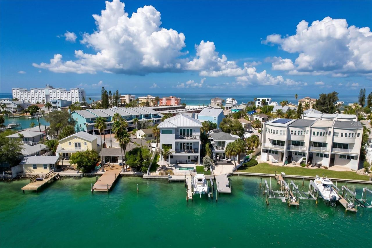 306 Bay Plz, Treasure Island, FL 33706 Photo
