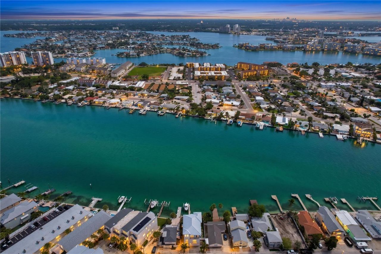306 Bay Plz, Treasure Island, FL 33706 Photo
