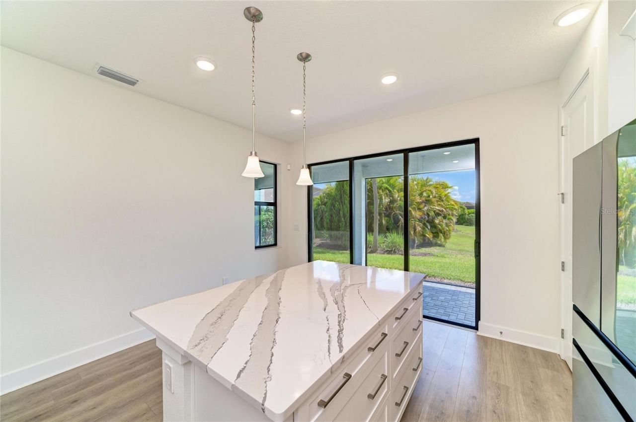 5290 Barnett Circle , Bradenton, FL 34211 Photo