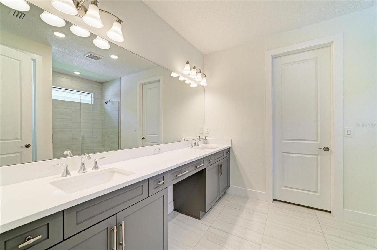 5290 Barnett Circle , Bradenton, FL 34211 Photo