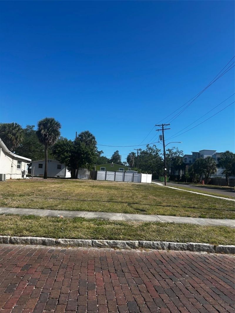527 Paris Avenue S, Saint Petersburg, FL 33701 Main Photo