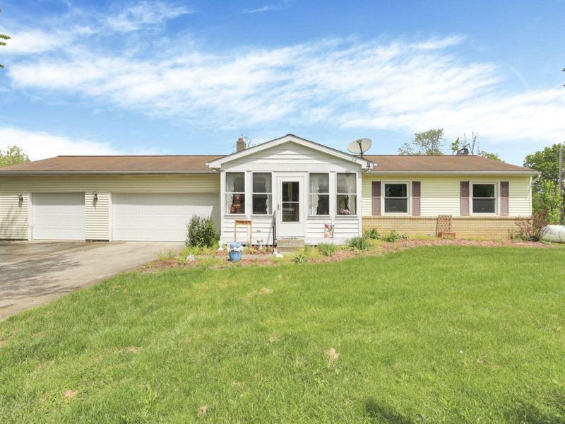 5296 Jeannie Drive NW, Carroll, OH 43112 Photo 2